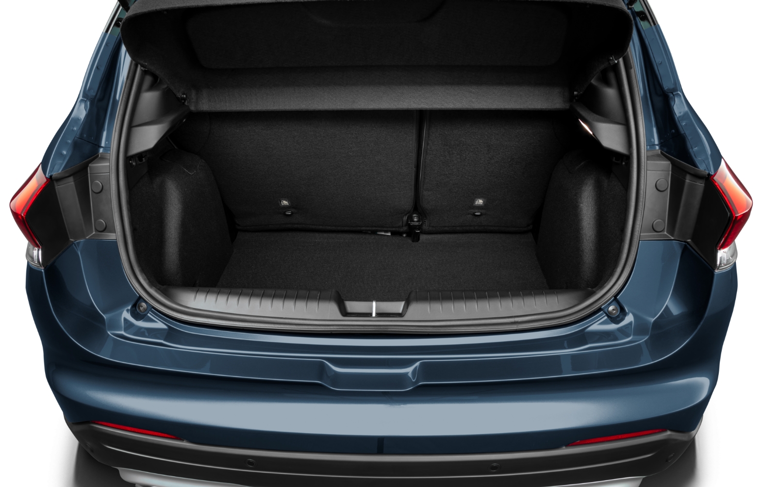 Traseira do Fiat Pulse na cor azul. Ele está com o porta-malas aberto e vazio.
