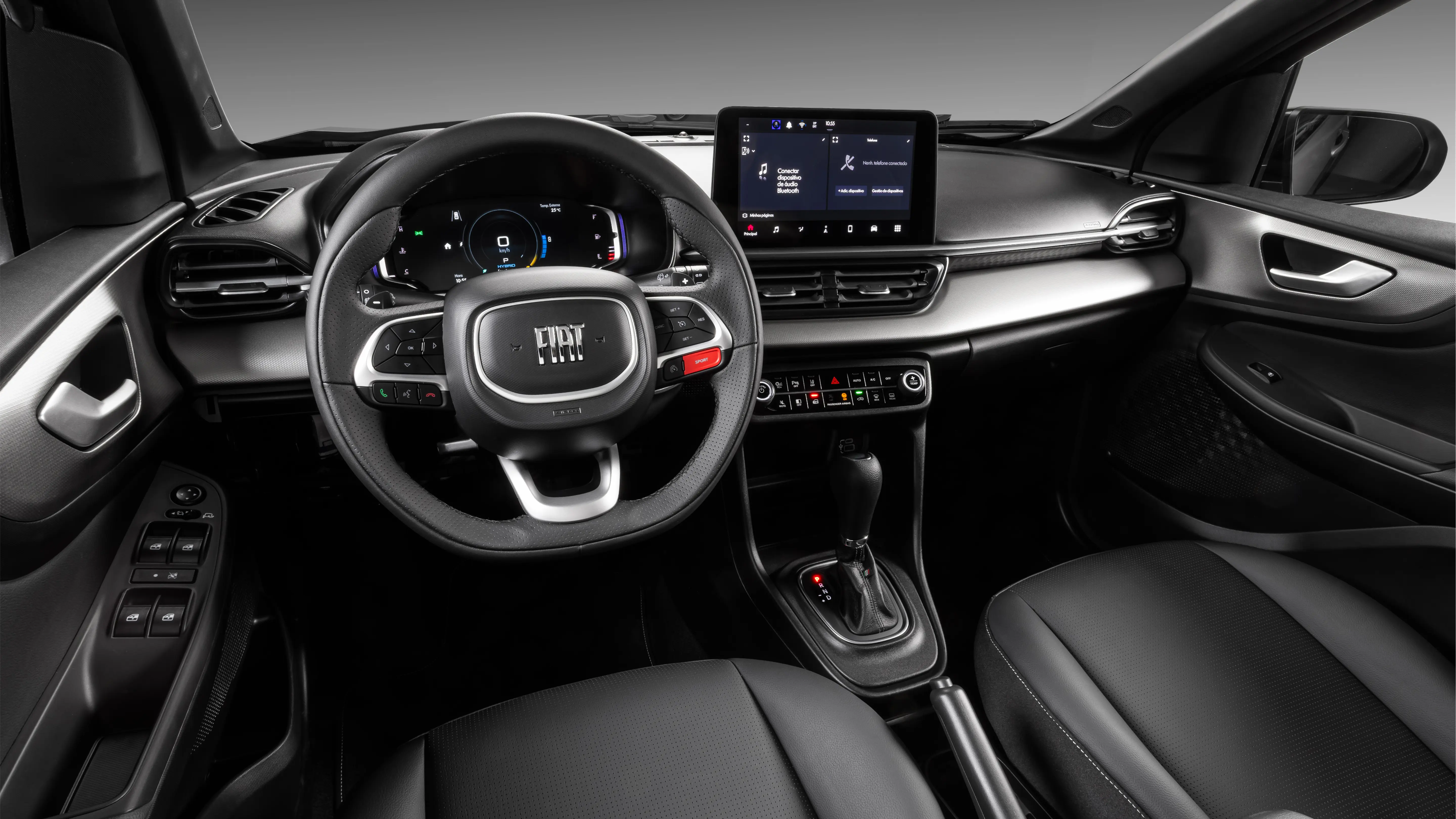 Interior do Fiat Pulse, mostrando o banco do motorista com ênfase no volante multifuncional.
