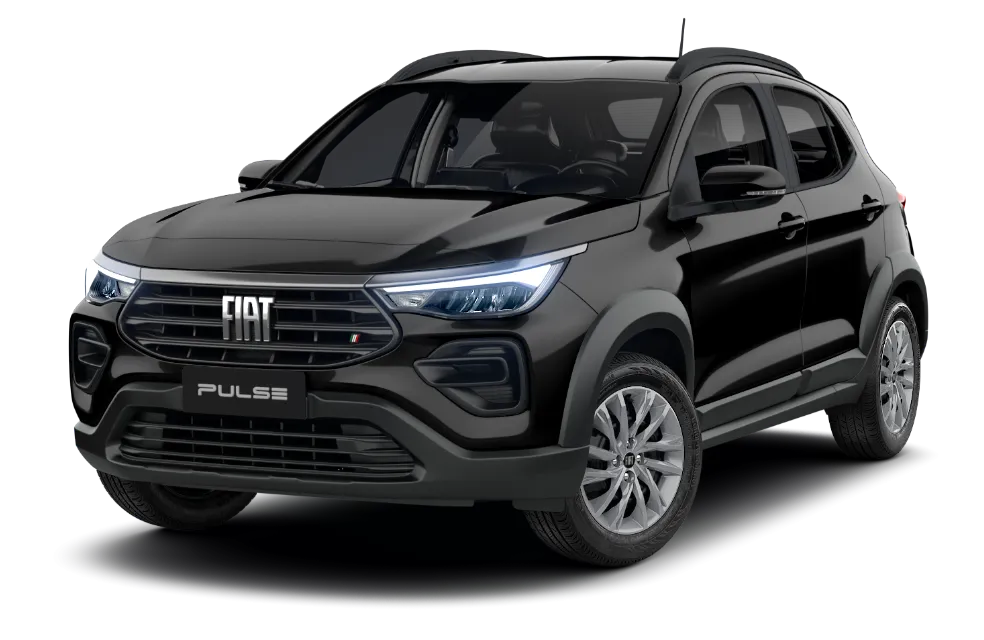 Visão frontal do Fiat Pulse Impetus Hybrid na cor preta, com os faróis e faróis de milha ligados.