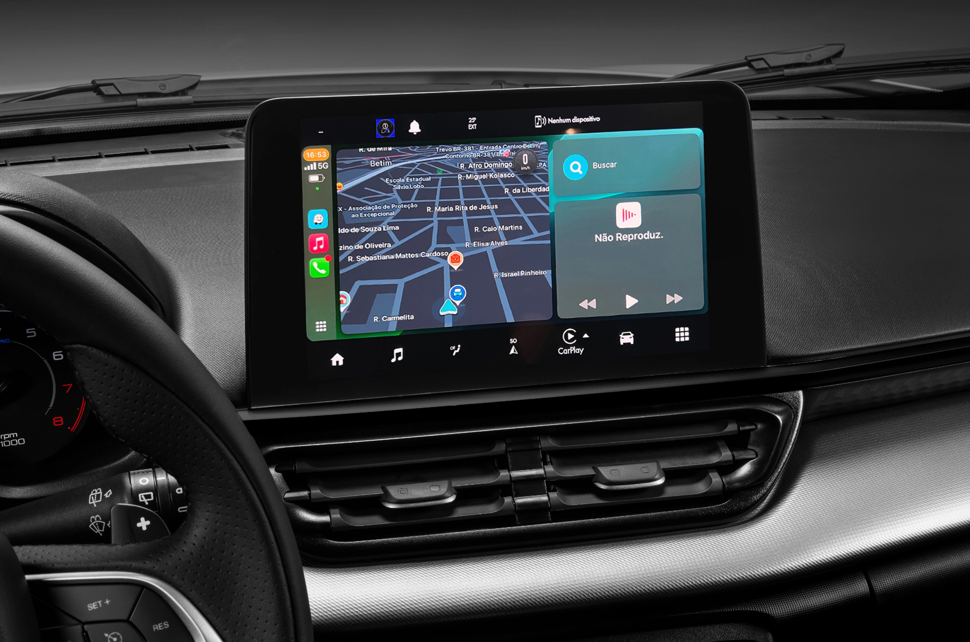 Interior do Fiat Pulse Blackmotion com Central Multimídia de 10,1 polegadas e Keyless Entry N Go.