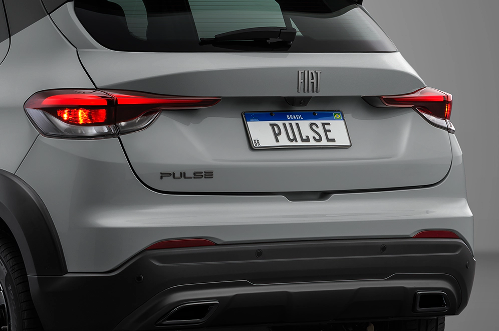 Câmera de ré e sensor de estacionamento traseiro do Fiat Pulse Blackmotion.